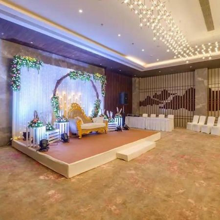 The Amore Surat Hotell Eksteriør bilde