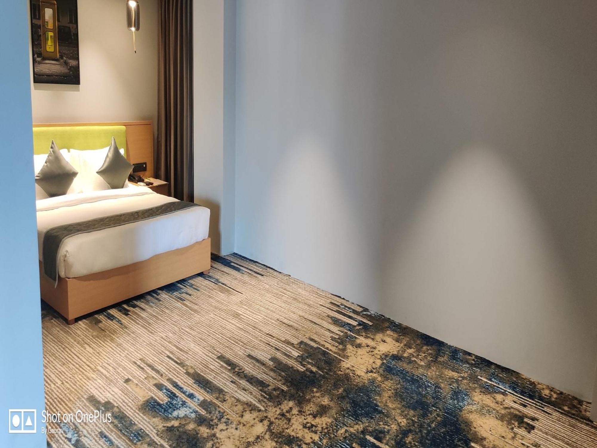 The Amore Surat Hotell Eksteriør bilde